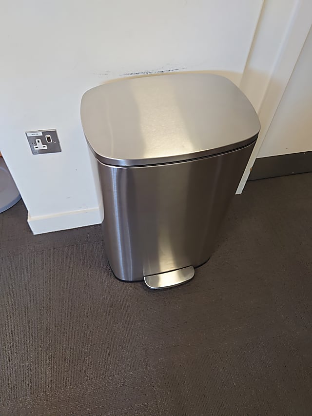 Metal waste bin