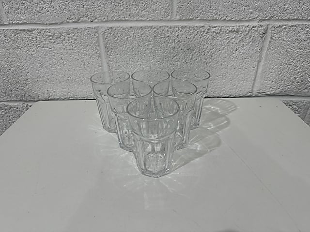 Box of 30 drinking glasses