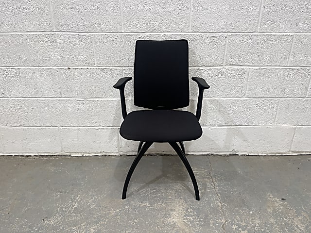 HAG H05 contemporary visitor chair