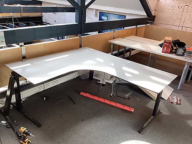 Rhr desk with extension 