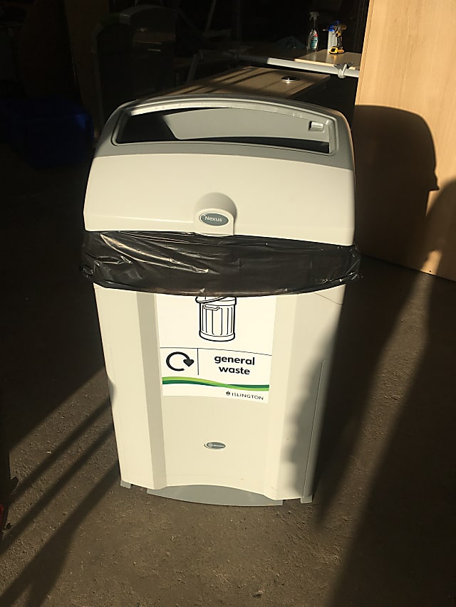 Recycling waste bin