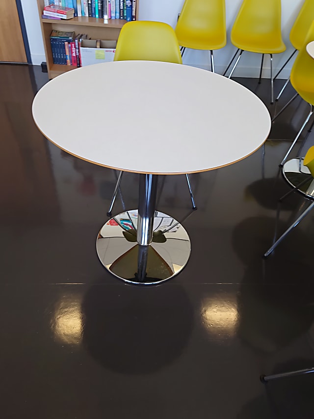 Round canteen table