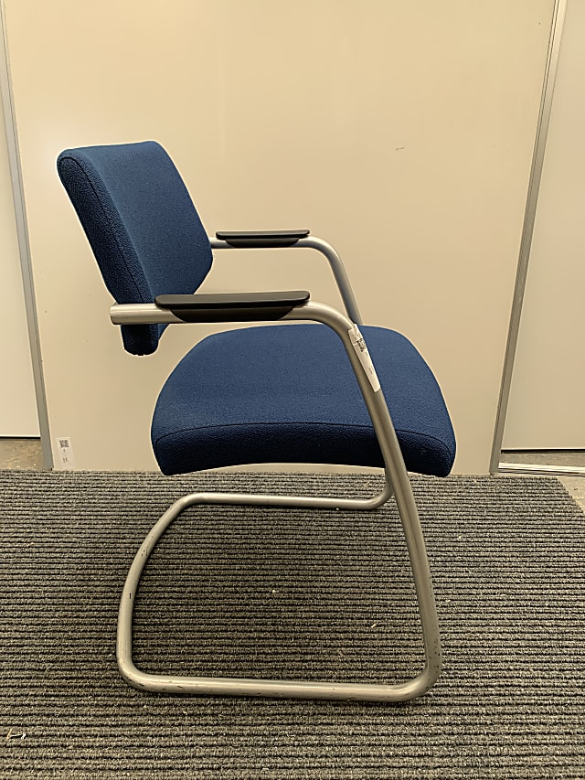 SitLand Stackable blue meeting chair