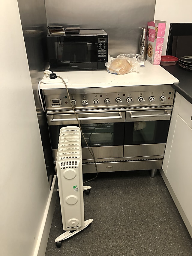 Commercial kitchen oven