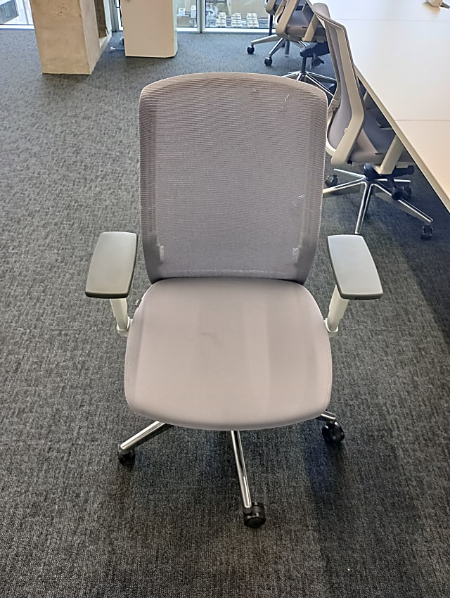 J1 Task chair