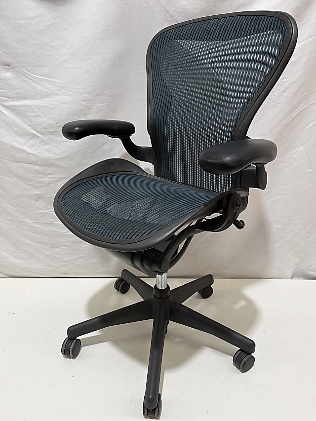 Teal Green Herman Miller Aeron chair size b