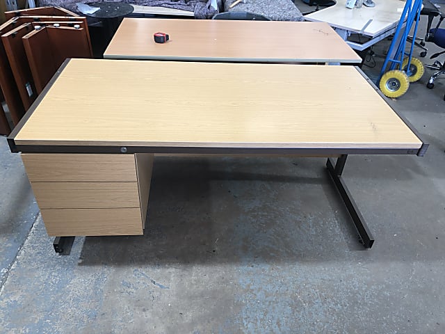 Desk 160cm with drawers