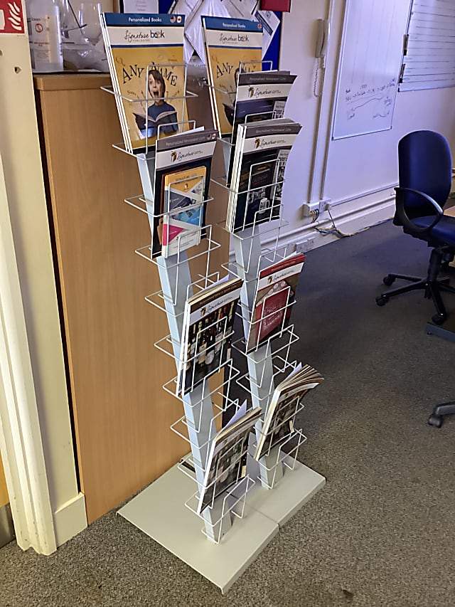 Magazine POS stand