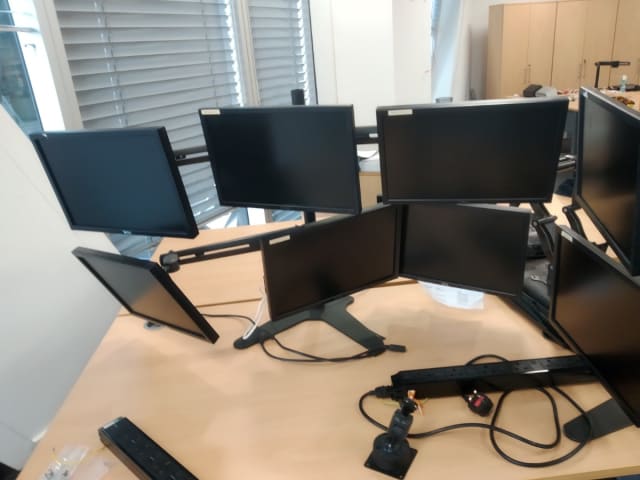 Six monitors on stand