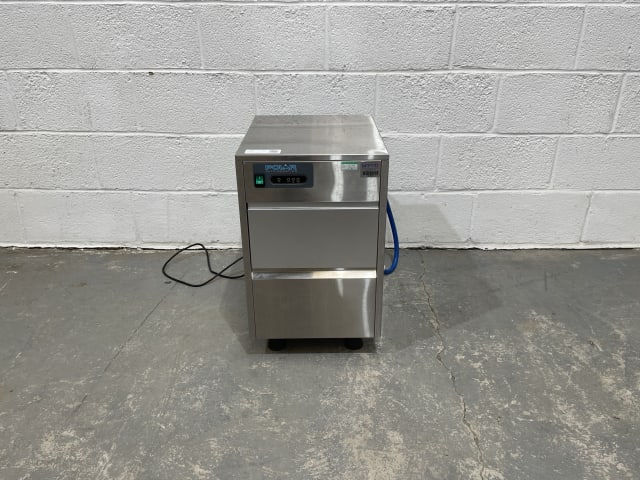 Polar T316-C refrigeration under counter ice machine fridge