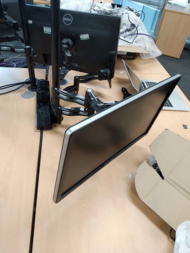 2 monitors on stand