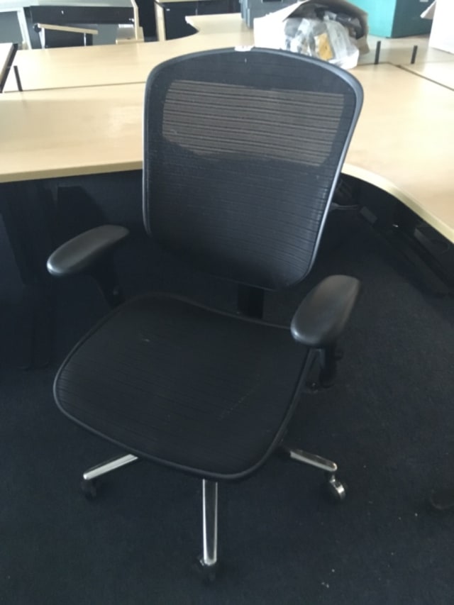 Operator arm chair on wheels