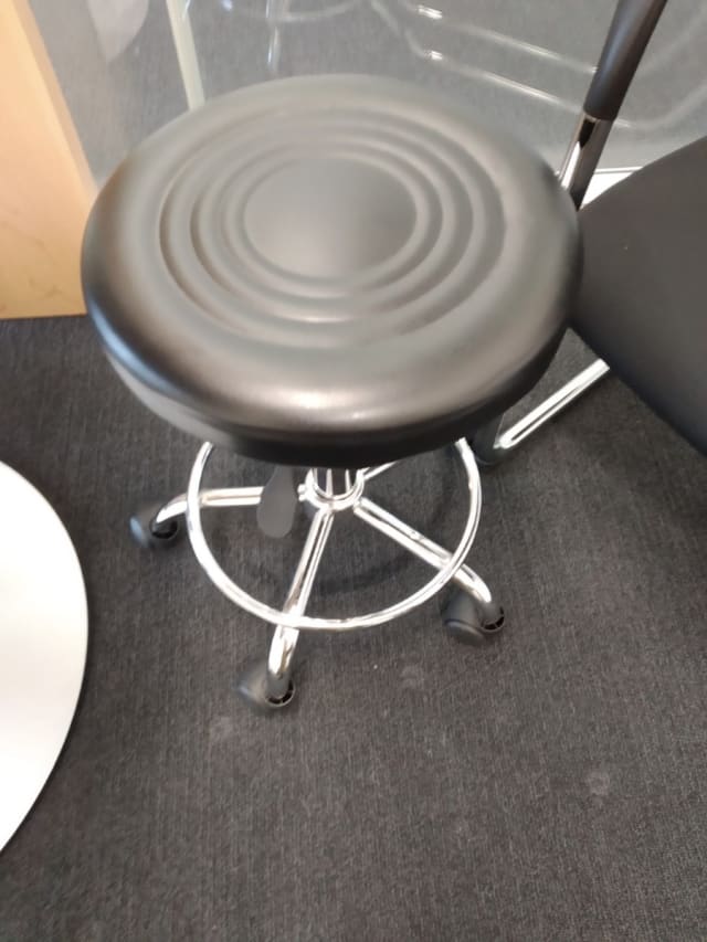 Stool (with wheels)