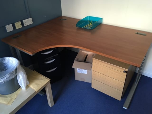 Left hand corner desk 160cm