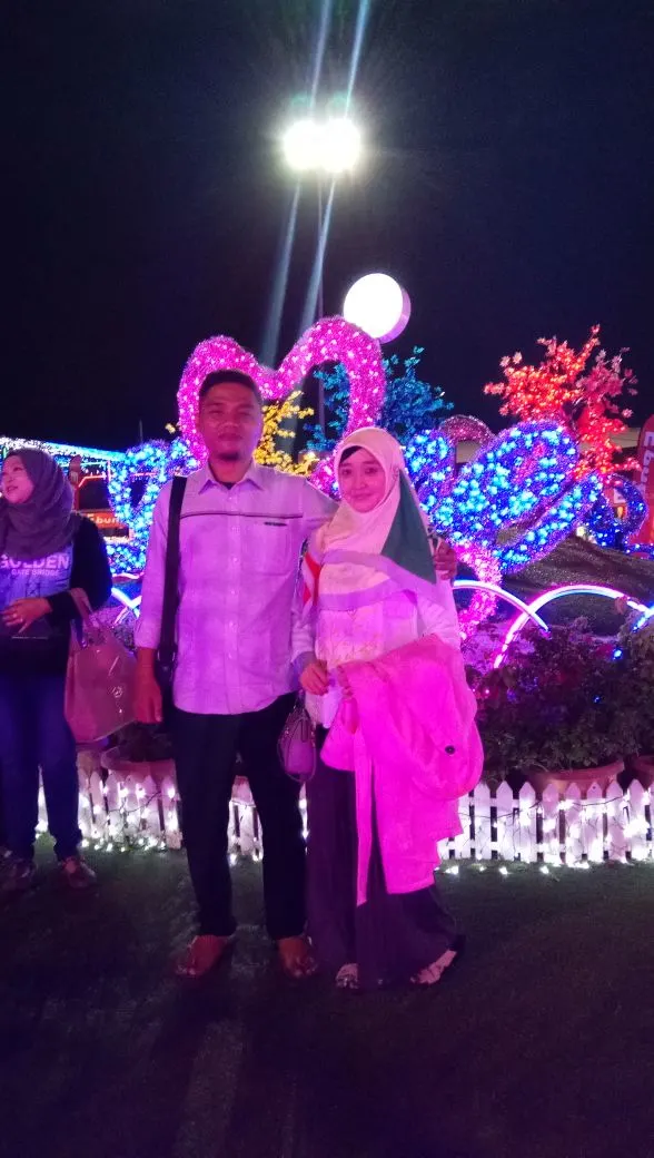 reza-dan-istri-malaysia