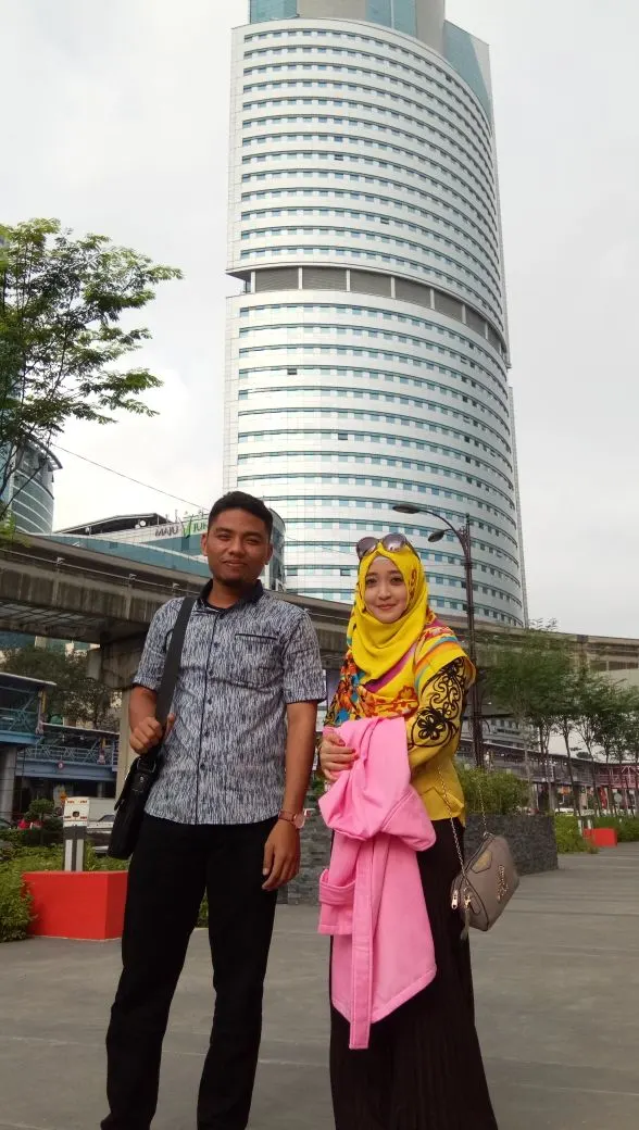 reza dan istri di malaysia 2 2363