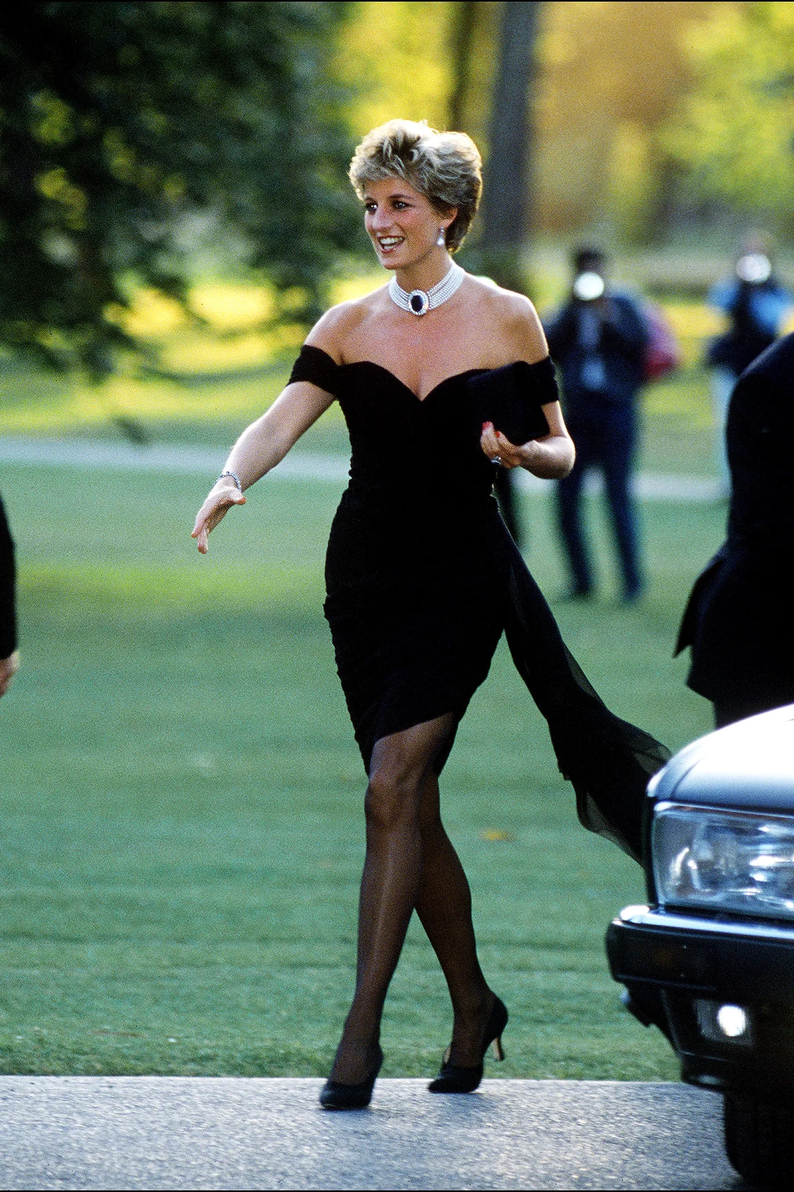 Diana con vestido de Christina Stambolian en la galería Serpentine de Londres, 1994.Princess Diana Archive