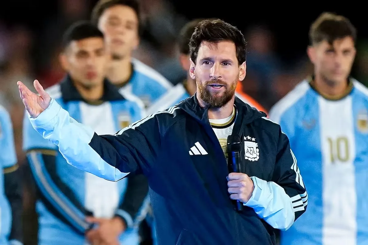 Lionel Messi emocionado en su último partido con la selección argentina en el estadio Monumental