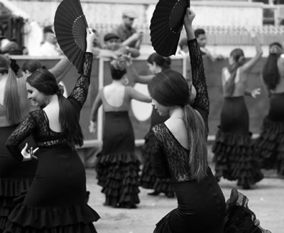 Bailadoras de flamenco en un evento de la Feria 2017