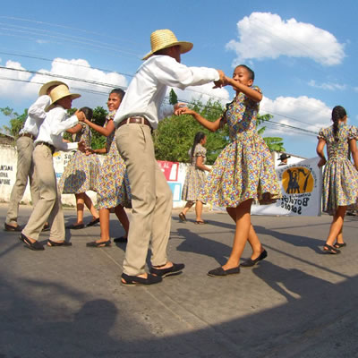 Baile de Joropo en las calles de Elorza