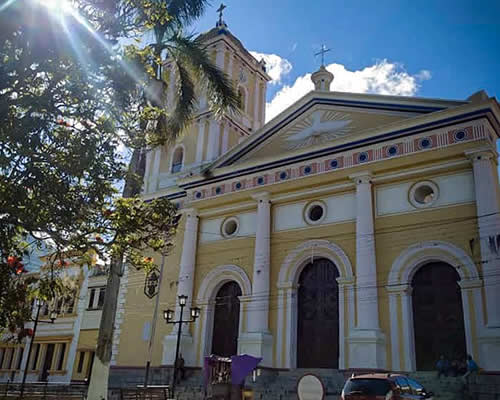 Fachada - Basilica del Espiritu Santo de La Grita