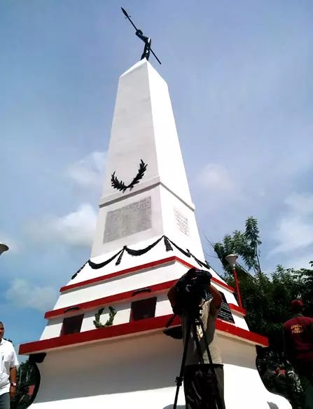 Plaza y monumento - El Brazo de Paez 
