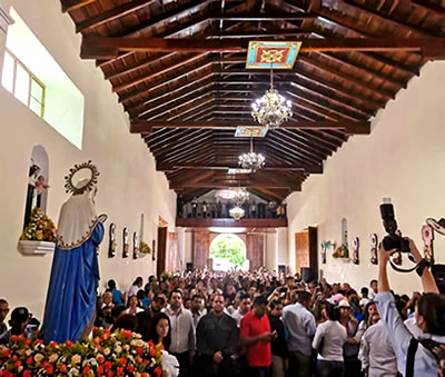 Interior de la Iglesia de Barbacoas