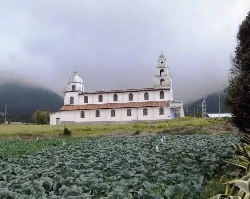 Pueblo Encima - Capilla