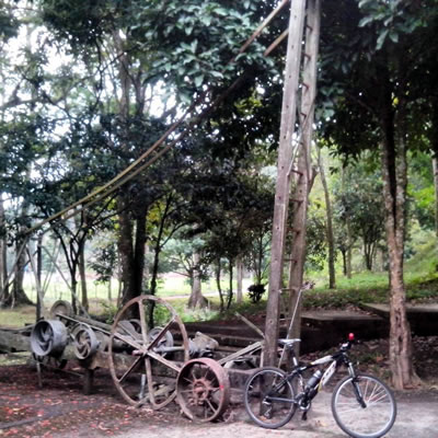 Antiguo taladro en La Petrolia (Rubio)