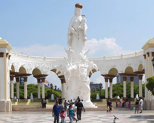 Monumento a La Chinita - Maracaibo