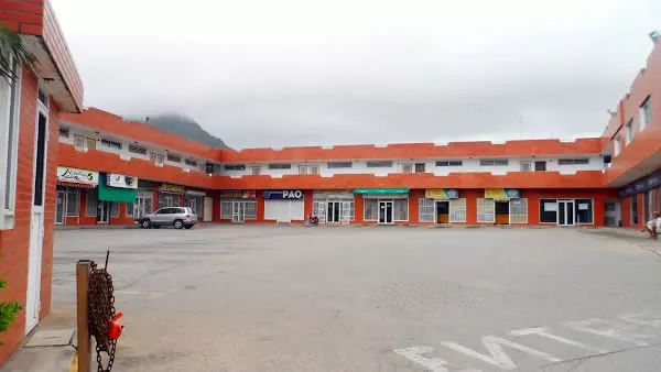 CC. Turístico Plaza Centro - Playa El Agua