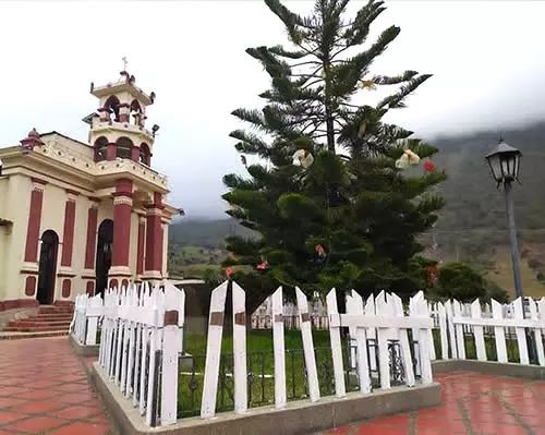 Pueblo Hondo - Plaza e Iglesia