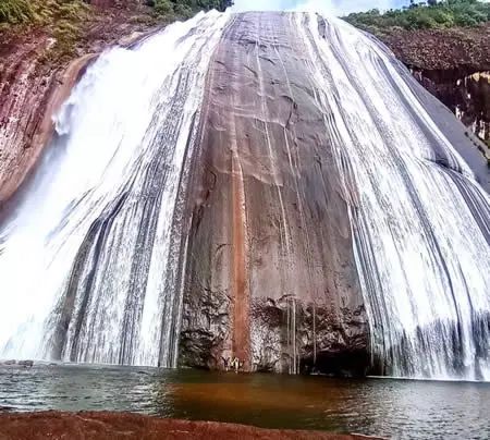 Salto Duruhuäyä: vista de la cascada 