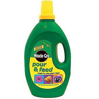 Miracle-Gro Pour & Feed Liquid Plant Food 3 Litres