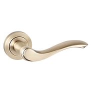 Old English Warwick Lever On Rose Door Handles