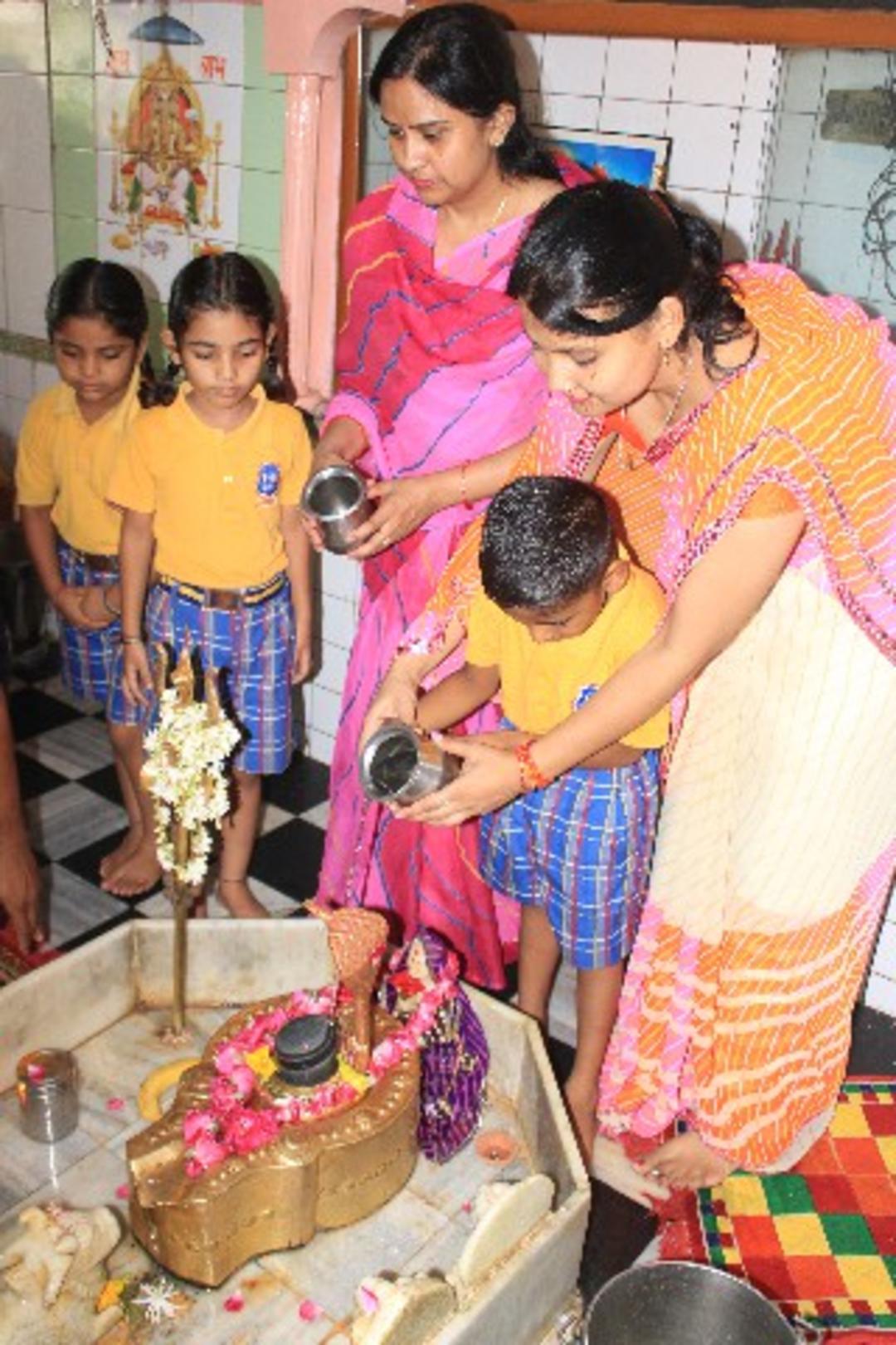 Guru Purnima Temple Visit_1