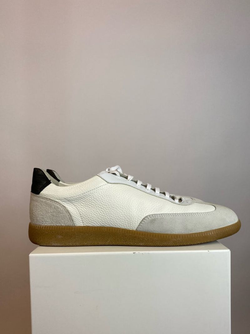 ReRobe | Off-white Sneakers by Konstantin Starke