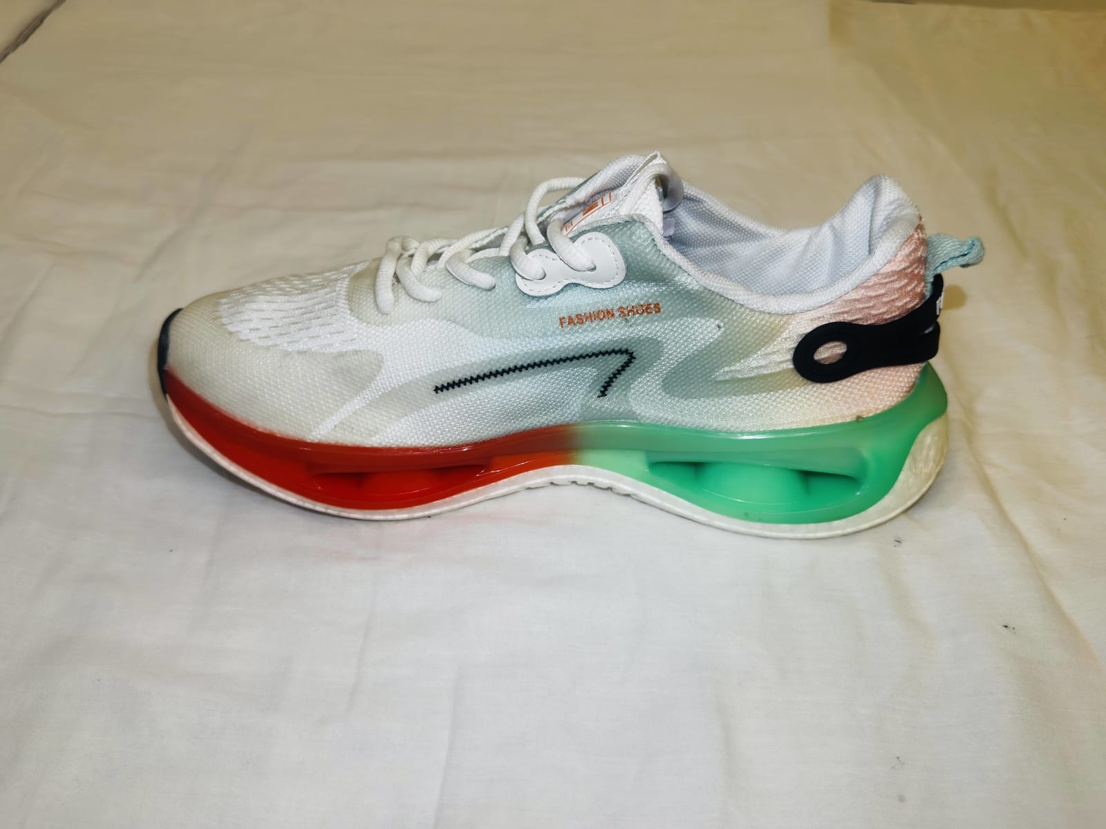 LightWeight Running Shoes With Breathable Carbon plates — photo 2 of 4