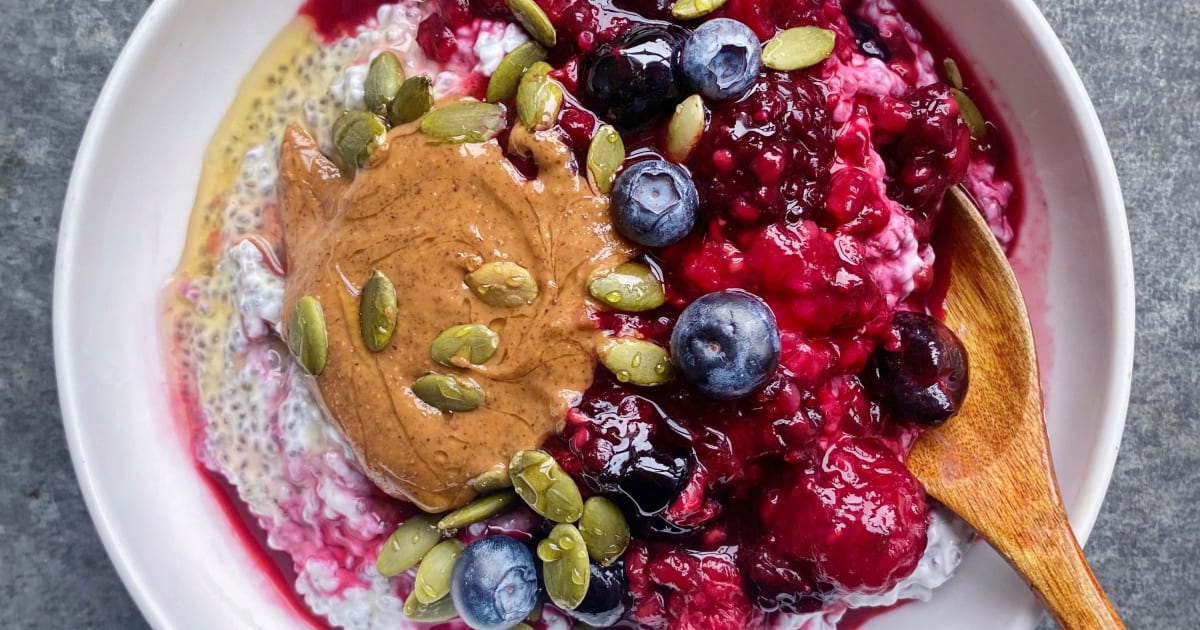 Greek Yogurt & Chia Breakfast Bowl | Rily Recipes · Good Recipes