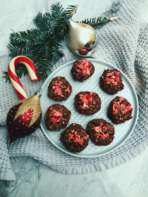 Low-Sugar Peppermint Haystacks