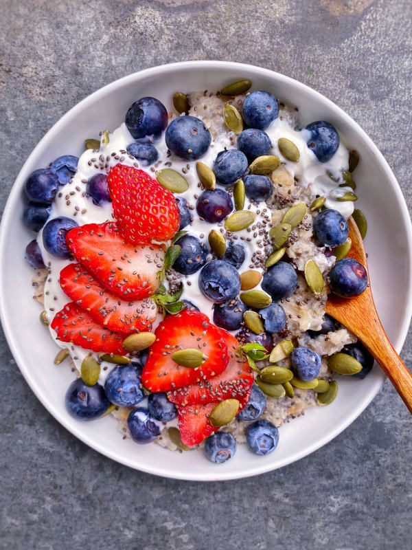 Berry Oatmeal with Yogurt