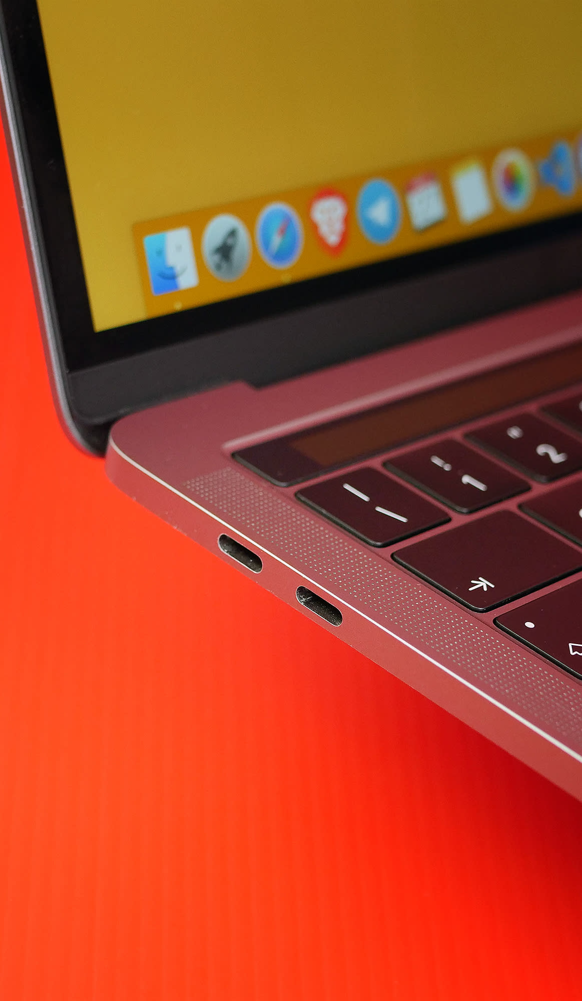 Apple MacBook Pro 13 2019 porte Thunderbolt 3.