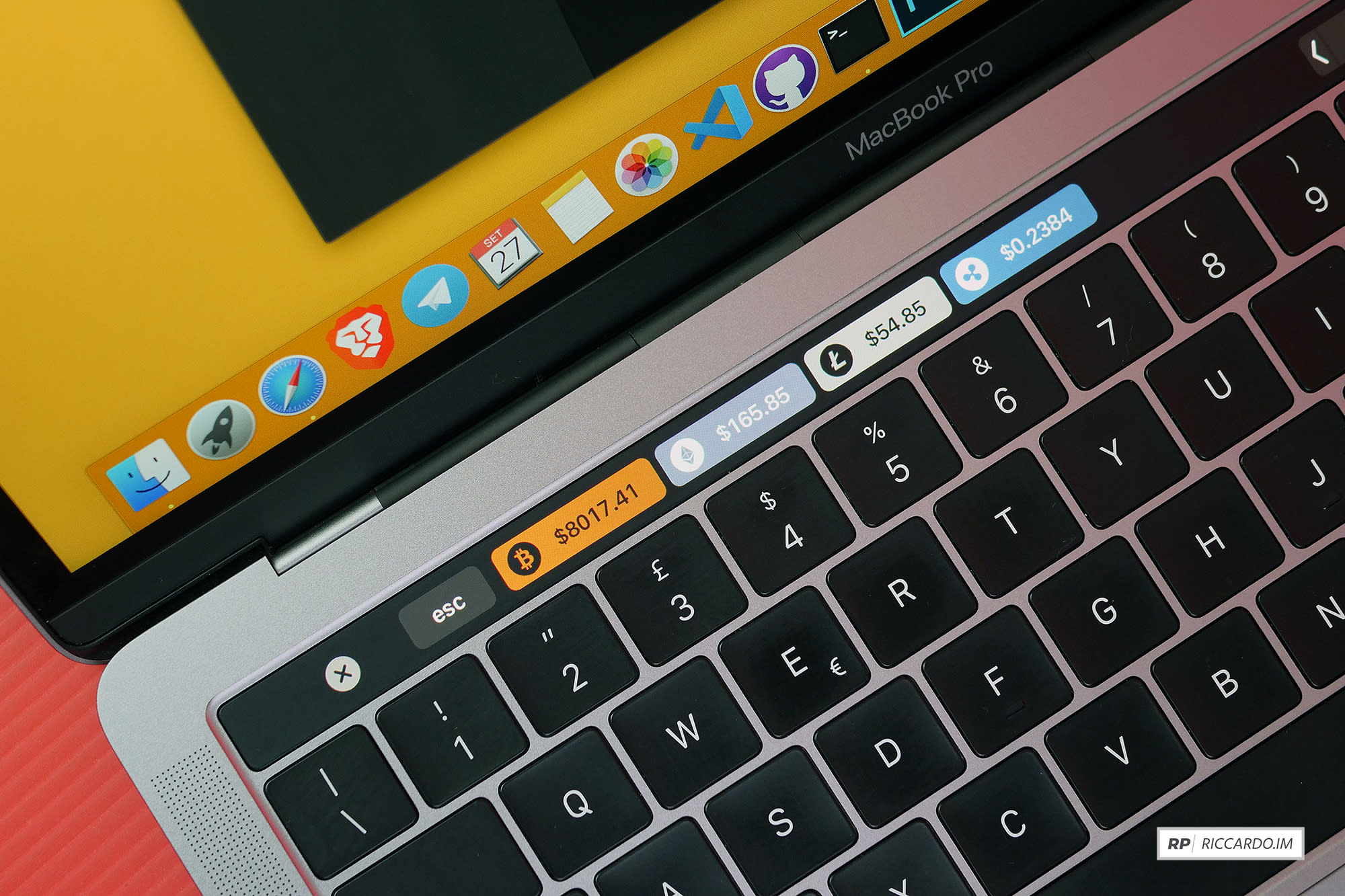 does imovie come with macbook pro