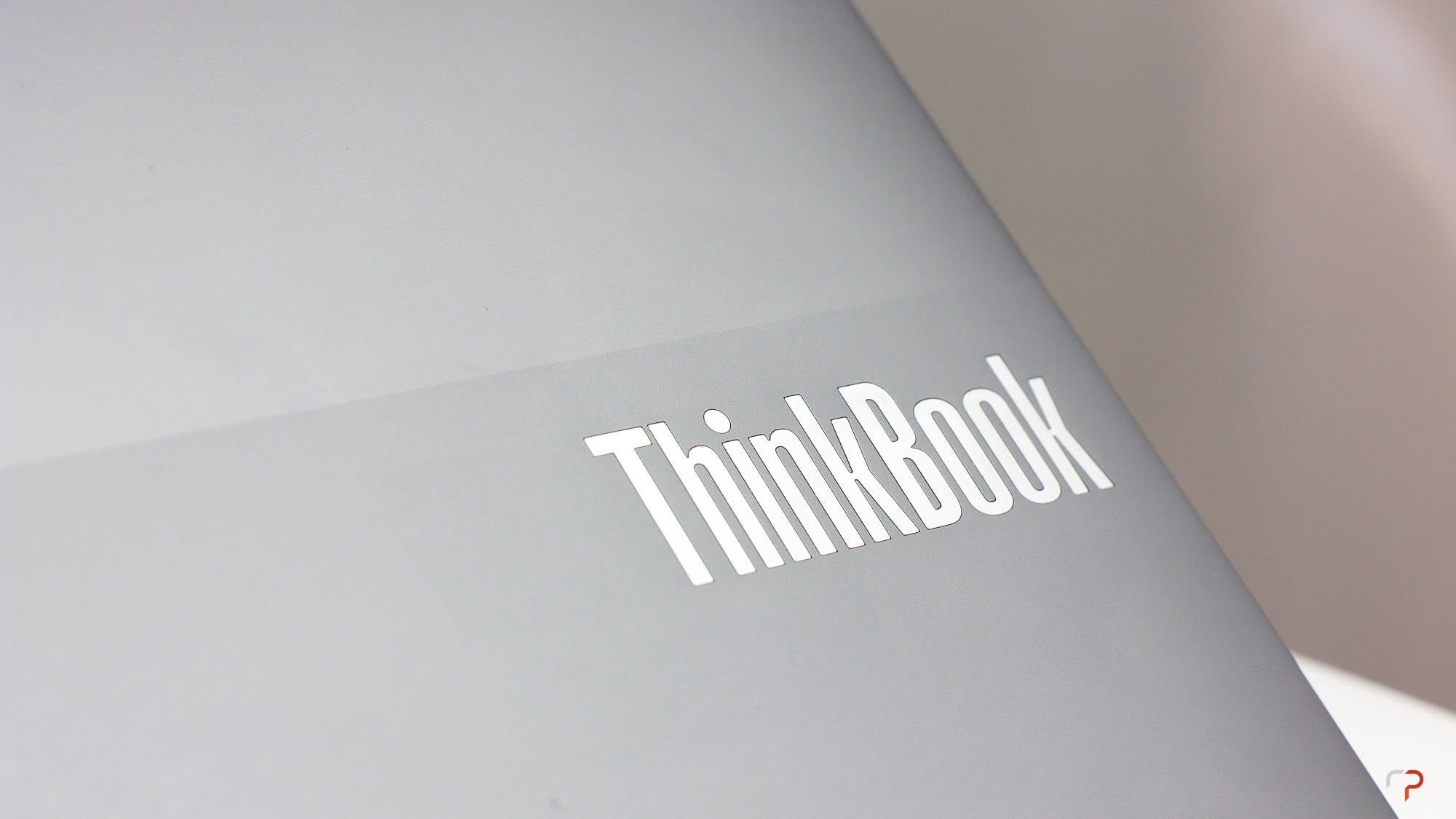 Lenovo ThinkBook Gen3: finiture e logo