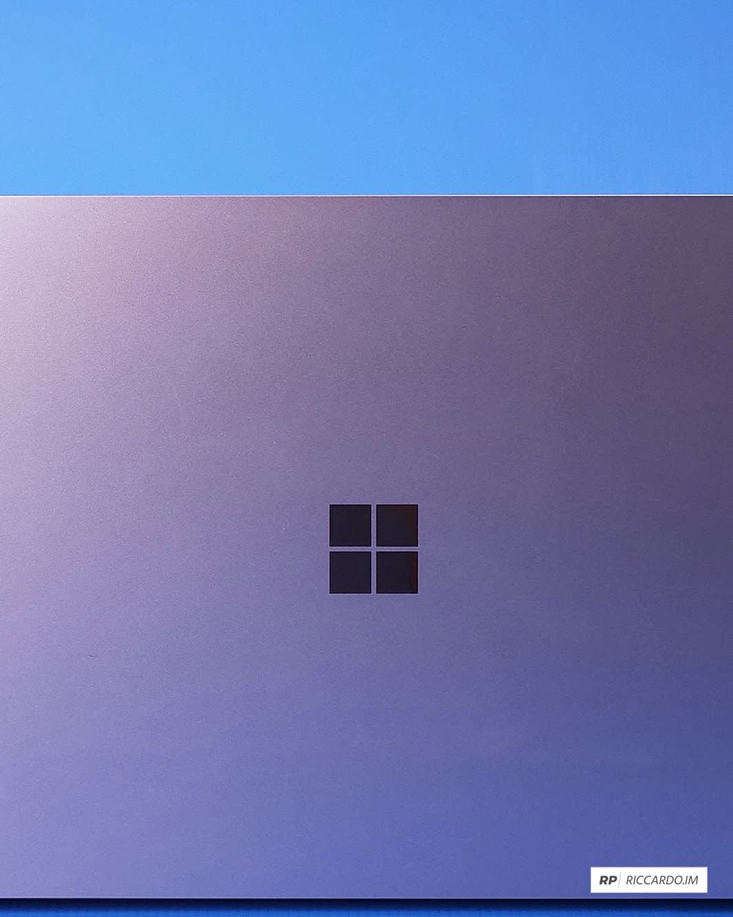 Microsoft Surface Laptop 3: logo Windows lucido.