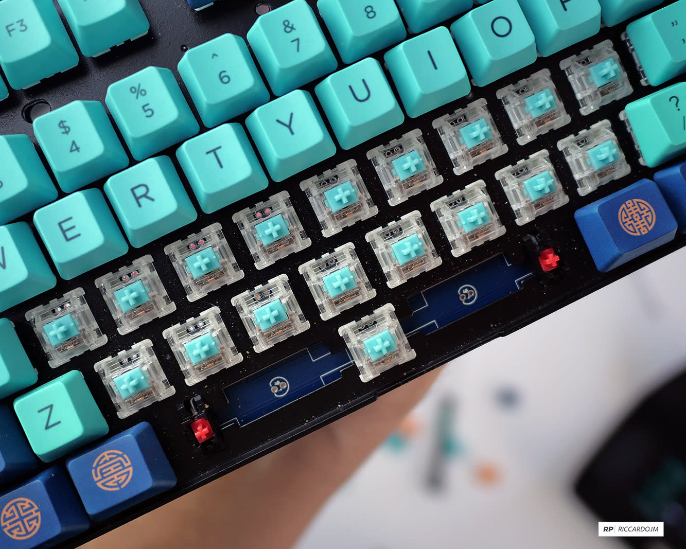 Akko 3108 V2 World Tour: switch Akko e stabilizzatori Cherry