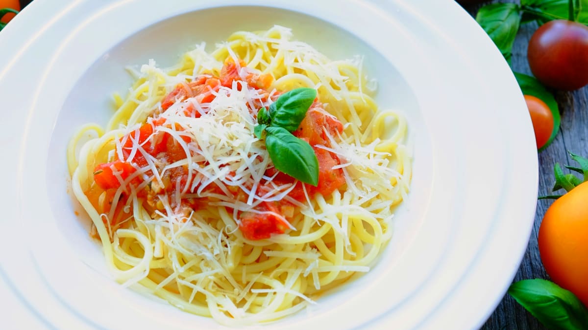 Pasta omatehtud tomatikastmega