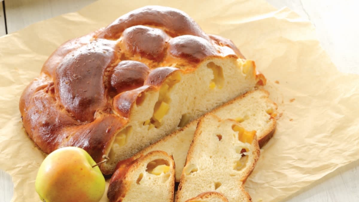 Obuolių ir kriaušių challah su medumi