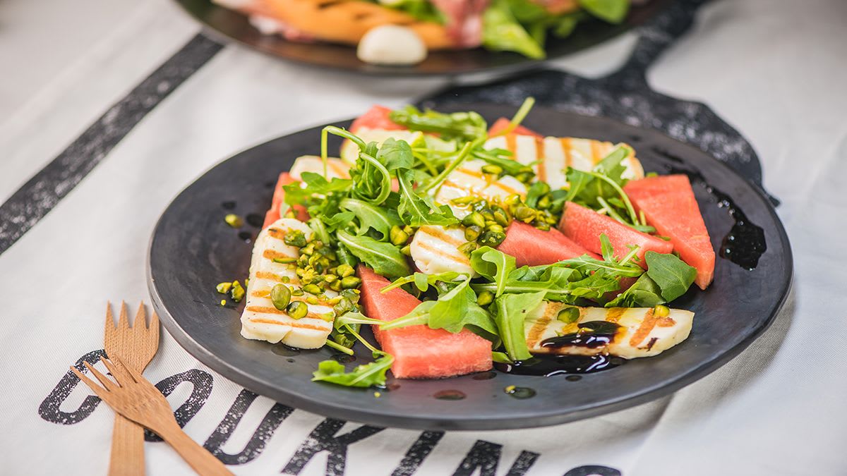 Grilēts Halloumi siers ar rukolu un arbūzu