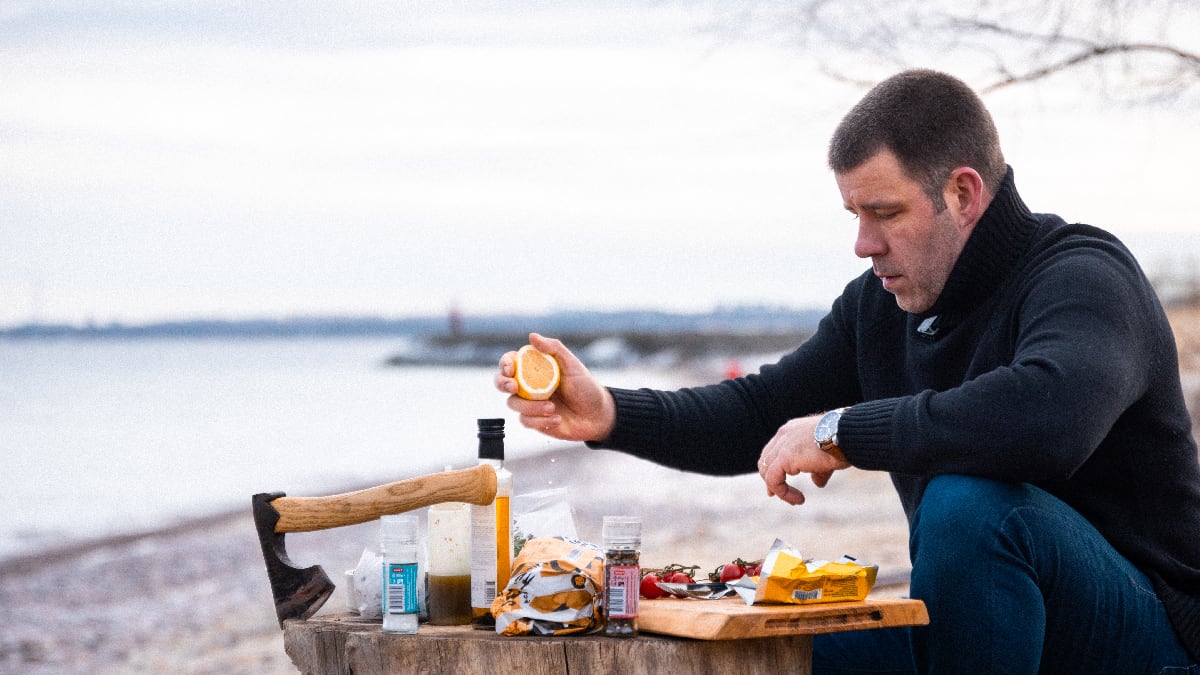 Lõkkelõhe tartarkastme ja köögiviljasalatiga